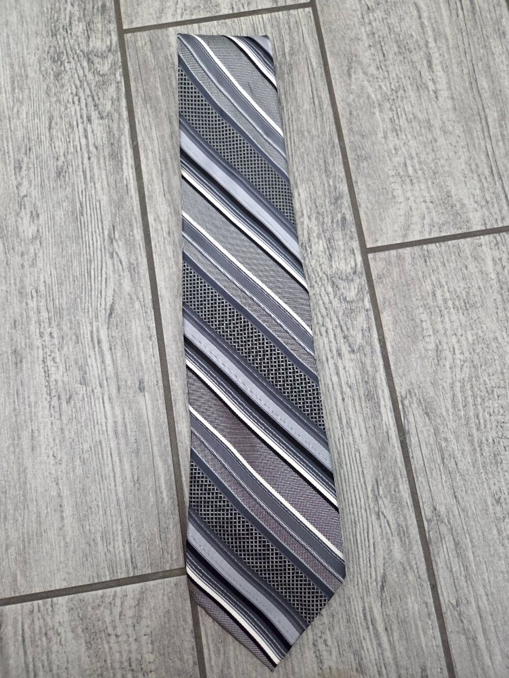 Pronto Uomo Men’s Necktie Gray Black Striped Silk One Size Standard length